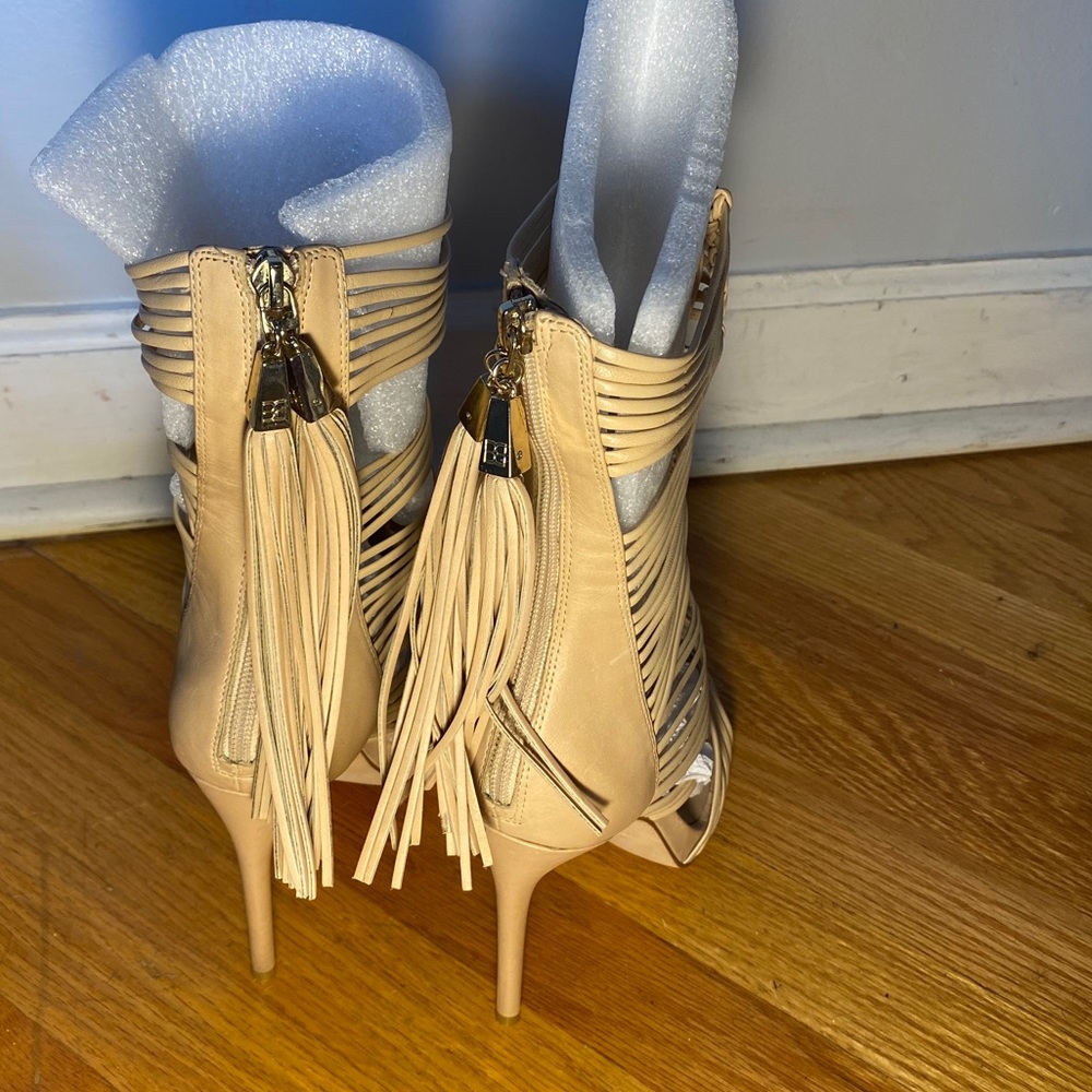Heels - Picture 2 of 3